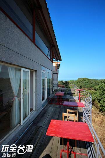 Museum Traveler'S Bnb Sanzhi Exterior photo